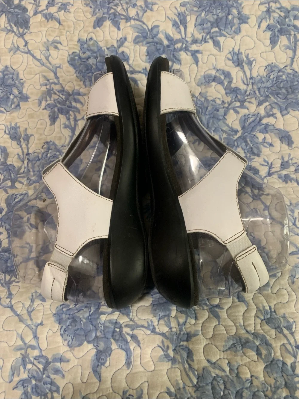 Clarks White Leather Strappy Comfort Sandals